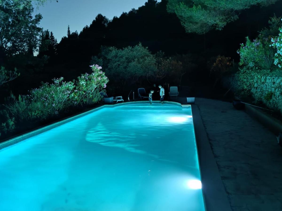 Villa CIGALONS en pleine pinède + PISCINE chauffée Auriol Extérieur photo