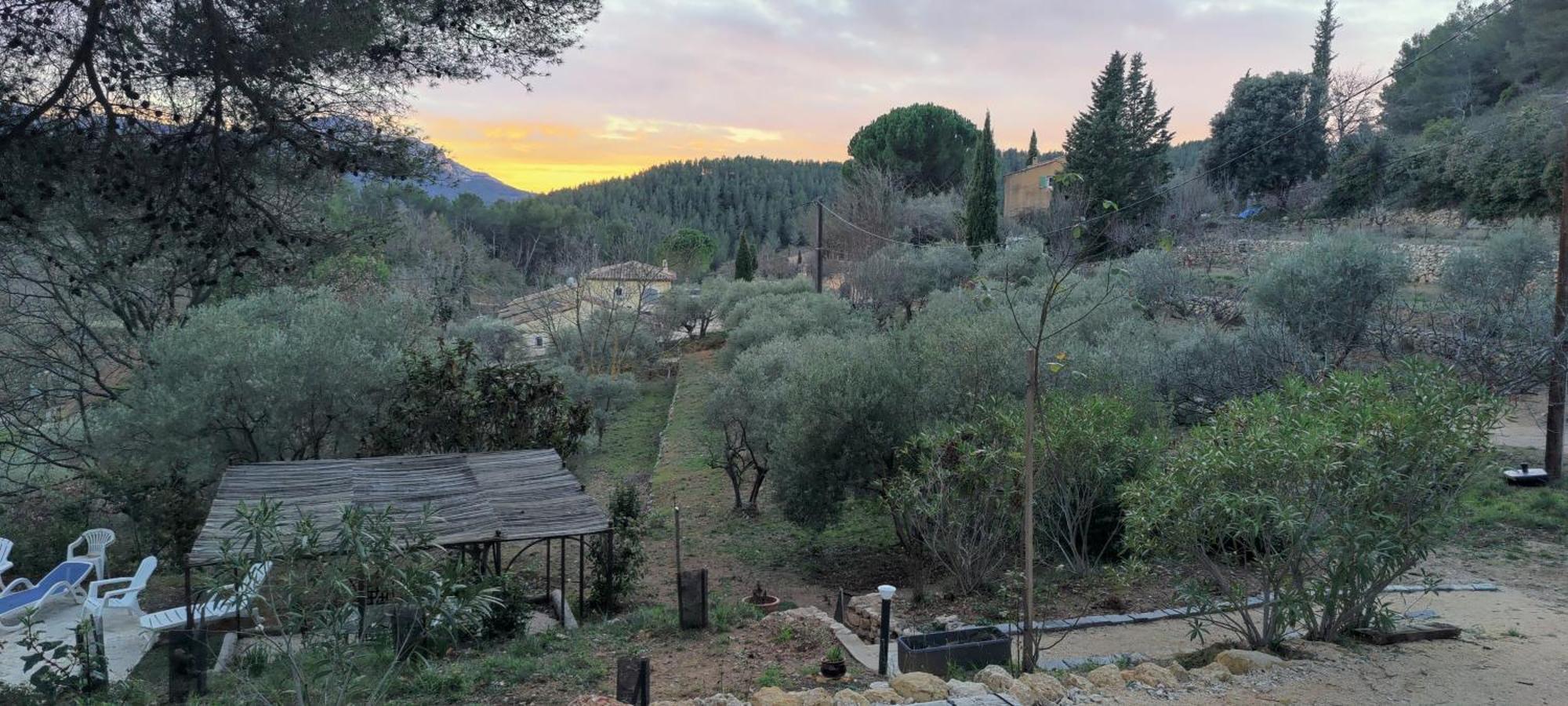 Villa CIGALONS en pleine pinède + PISCINE chauffée Auriol Extérieur photo