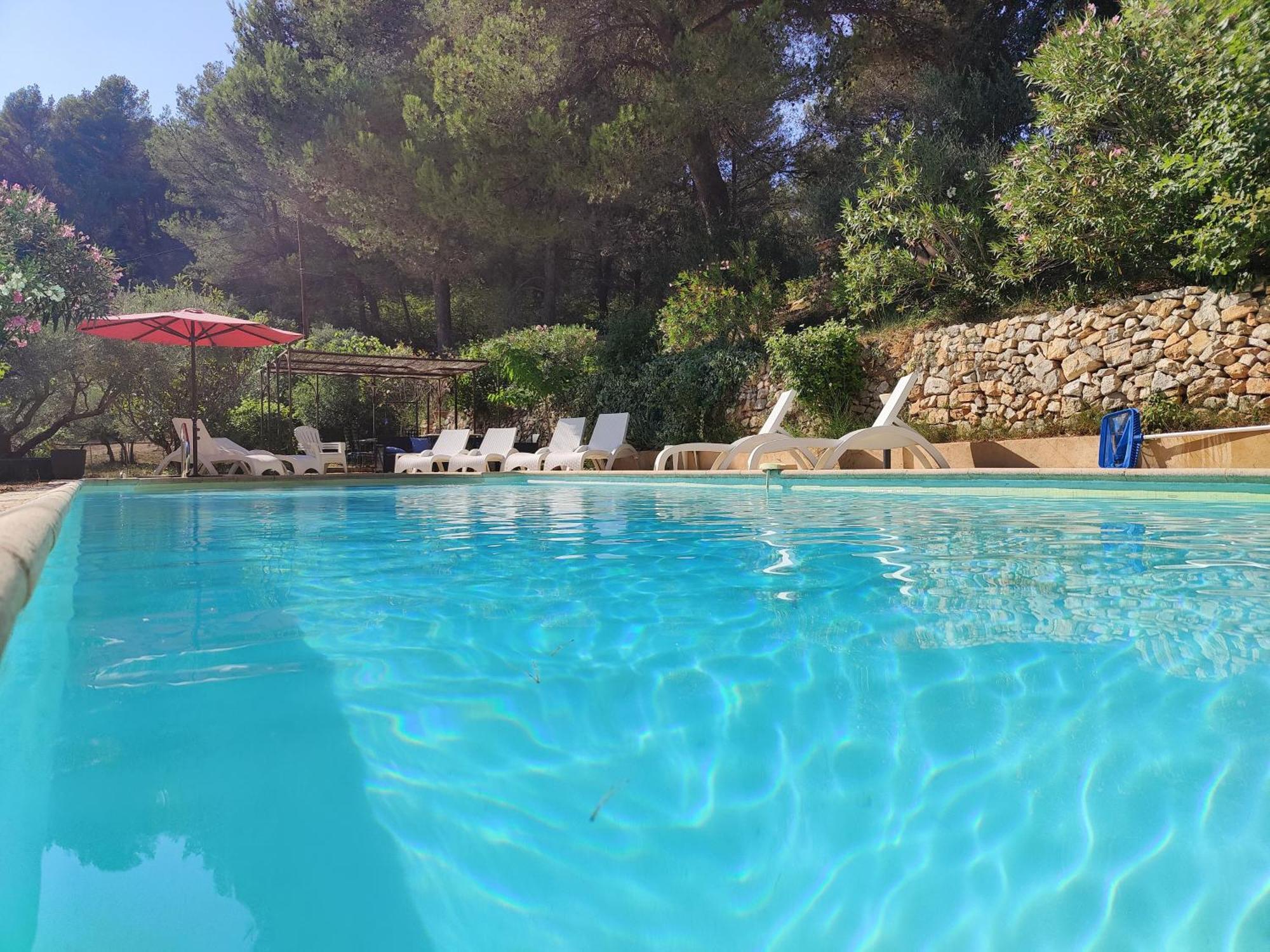 Villa CIGALONS en pleine pinède + PISCINE chauffée Auriol Extérieur photo