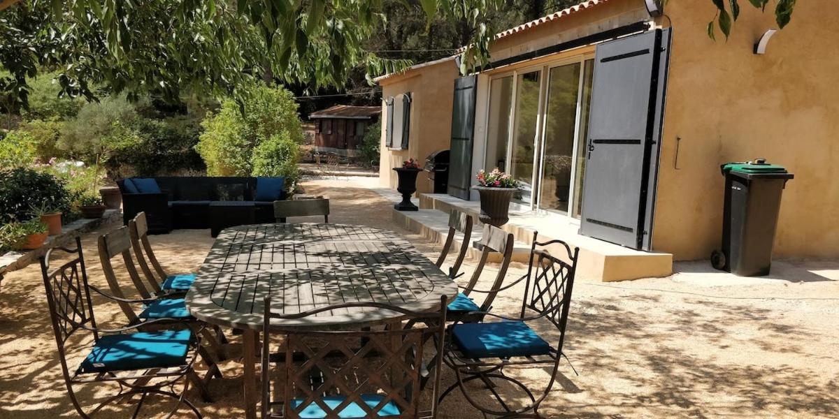 Villa CIGALONS en pleine pinède + PISCINE chauffée Auriol Extérieur photo