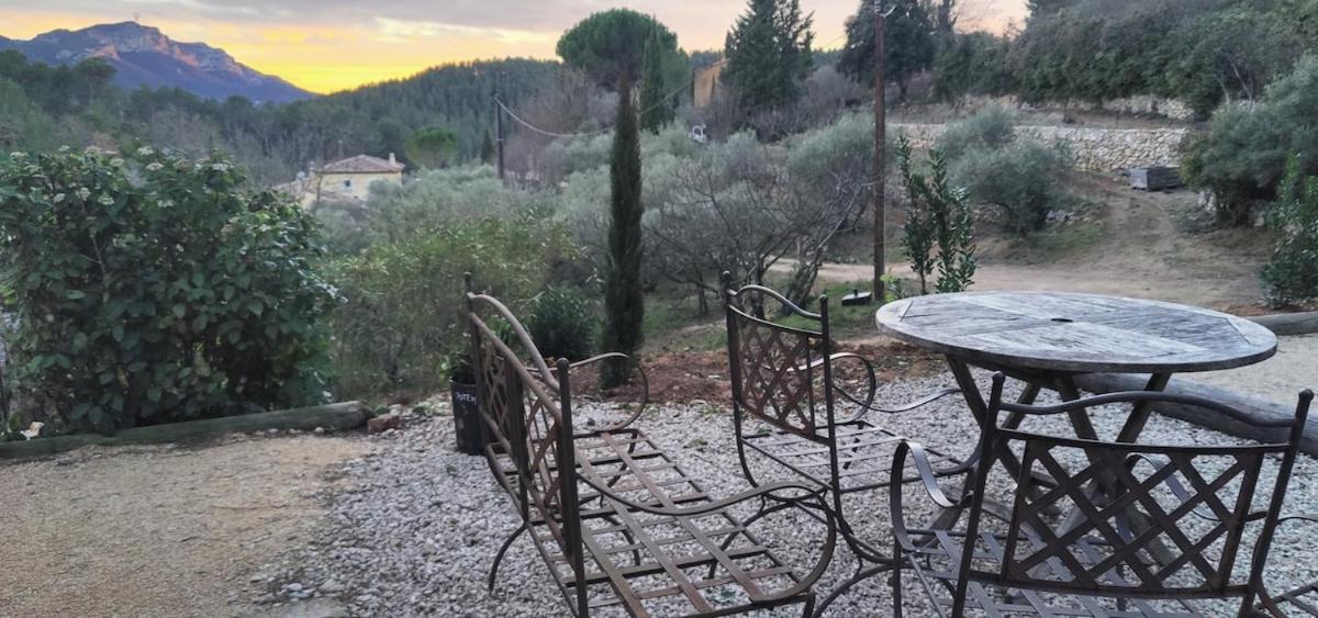 Villa CIGALONS en pleine pinède + PISCINE chauffée Auriol Extérieur photo