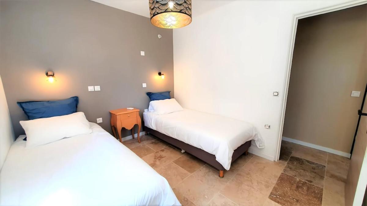Villa CIGALONS en pleine pinède + PISCINE chauffée Auriol Extérieur photo